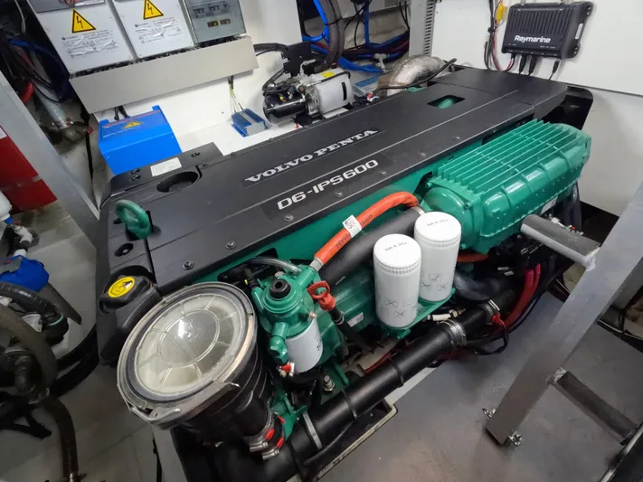  Yacht Photos Pics Volvo Penta D6-IPS600 engine in 2020 Prestige 460 yacht engine room.