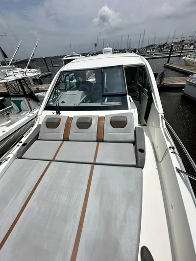 De-sea Yacht Photos Pics 2021 Beneteau GT 32 yacht with sleek deck design, docked at marina.