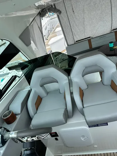 De-sea Yacht Photos Pics 2021 Beneteau GT 32 interior with modern seating and sleek design.