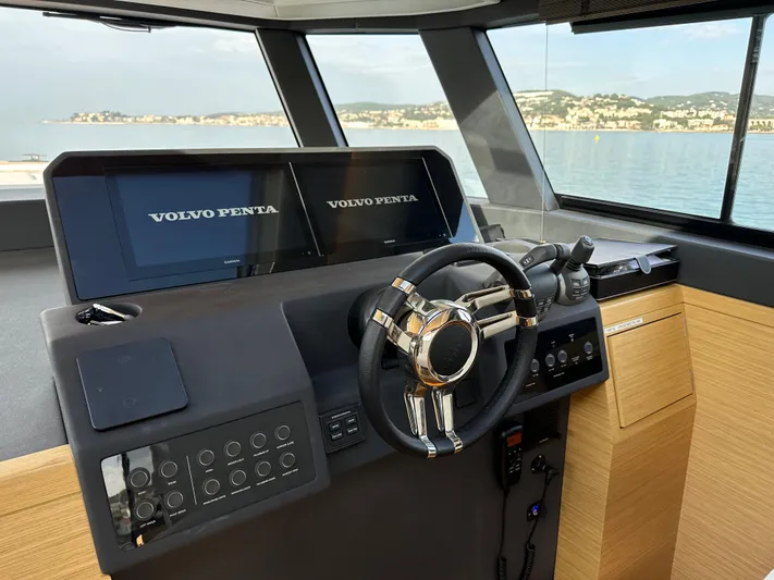 Kayenne Yacht Photos Pics Pardo Yachts GT 52 helm with Volvo Penta displays, 2023 model.