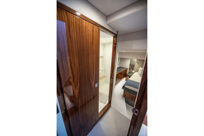 Cntrl-salt-del Yacht Photos Pics 2023 Riviera 4600 Sport Yacht - Image 56