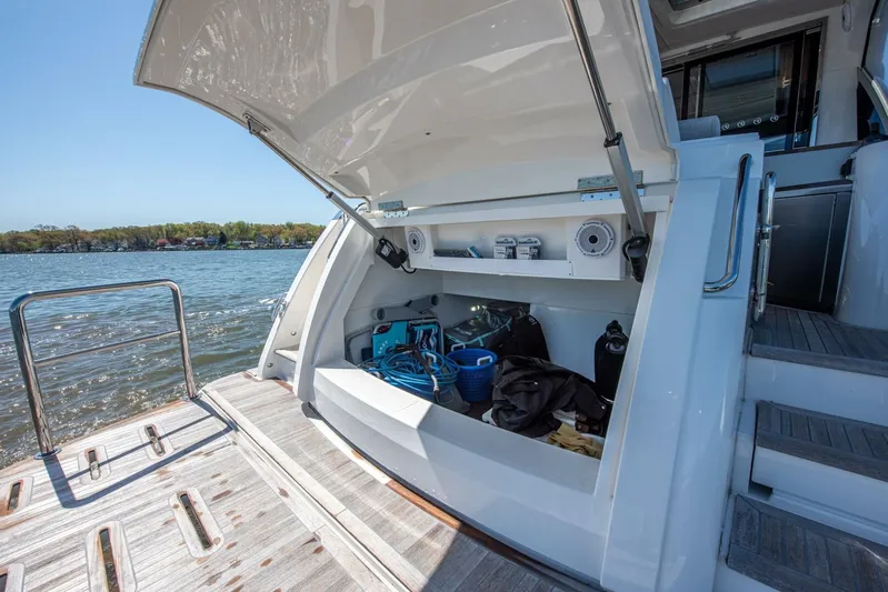 Cntrl-salt-del Yacht Photos Pics 2023 Riviera 4600 Sport Yacht - Image 24