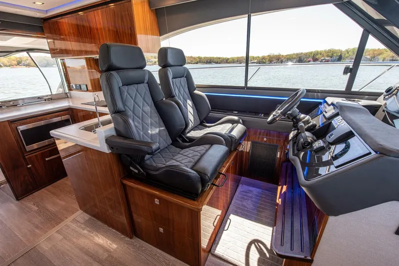 Cntrl-salt-del Yacht Photos Pics 2023 Riviera 4600 Sport Yacht - Image 40