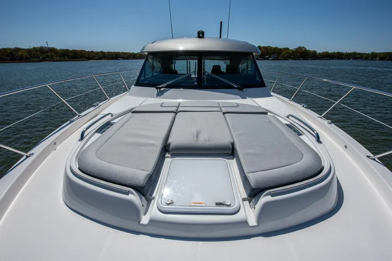 Cntrl-salt-del Yacht Photos Pics 2023 Riviera 4600 Sport Yacht - Image 17