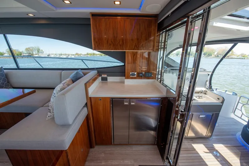 Cntrl-salt-del Yacht Photos Pics 2023 Riviera 4600 Sport Yacht - Image 33