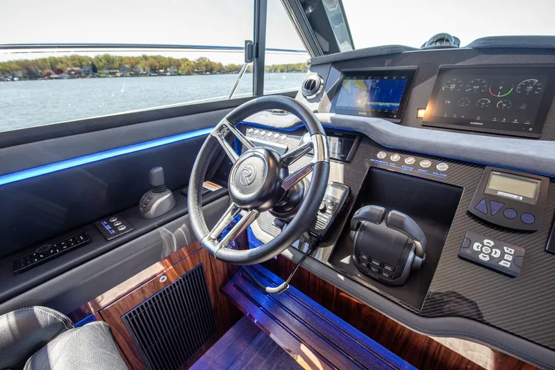 Cntrl-salt-del Yacht Photos Pics 2023 Riviera 4600 Sport Yacht - Image 44