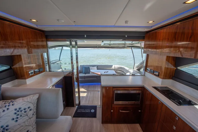 Cntrl-salt-del Yacht Photos Pics 2023 Riviera 4600 Sport Yacht - Image 32