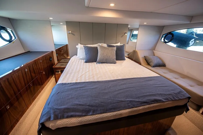 Cntrl-salt-del Yacht Photos Pics 2023 Riviera 4600 Sport Yacht - Image 60