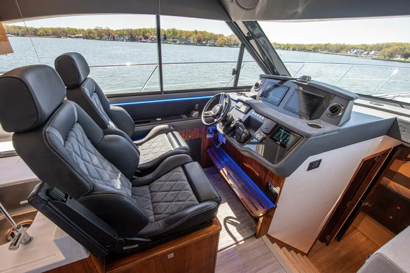 Cntrl-salt-del Yacht Photos Pics 2023 Riviera 4600 Sport Yacht - Image 41