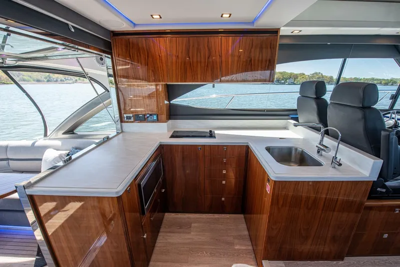 Cntrl-salt-del Yacht Photos Pics 2023 Riviera 4600 Sport Yacht - Image 35