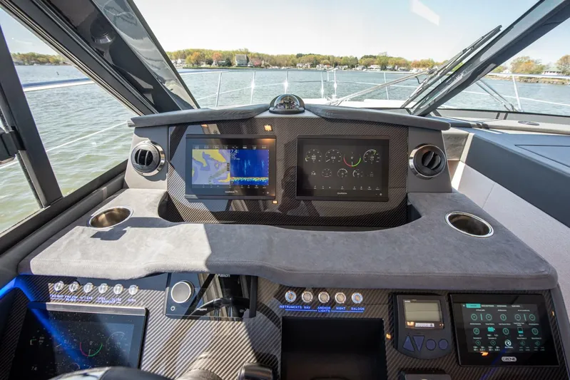 Cntrl-salt-del Yacht Photos Pics 2023 Riviera 4600 Sport Yacht - Image 43