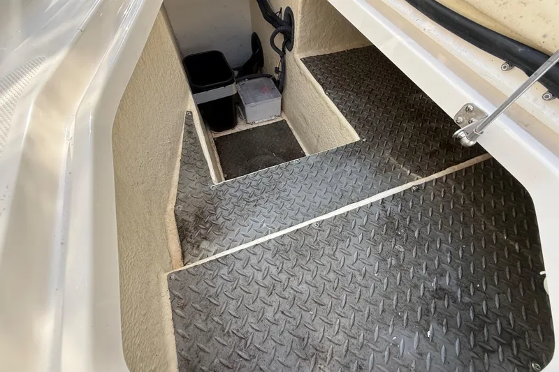  Yacht Photos Pics Interior steps of a 2014 Monterey 328SS Super Sport boat with diamond plate flooring.