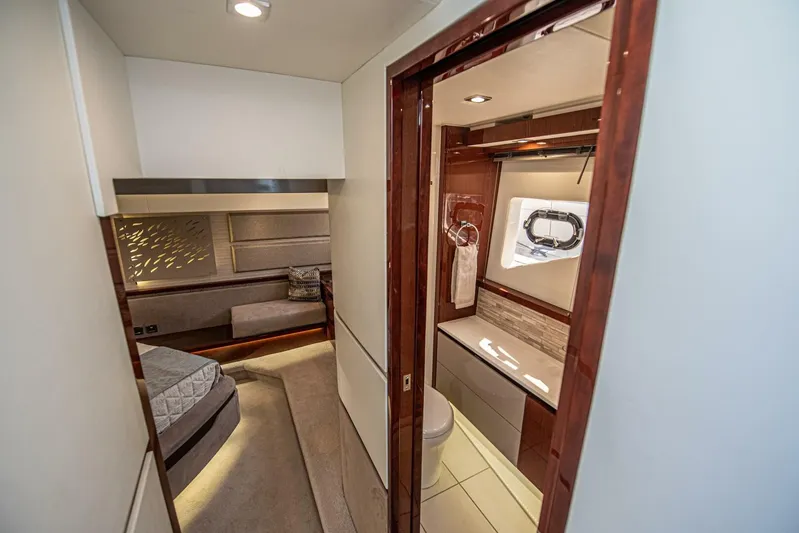 Bob 'n Around Yacht Photos Pics 2018 Sea Ray L550 - Image 46