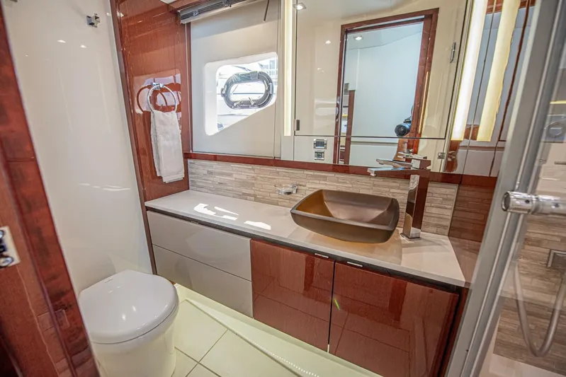 Bob 'n Around Yacht Photos Pics 2018 Sea Ray L550 - Image 47