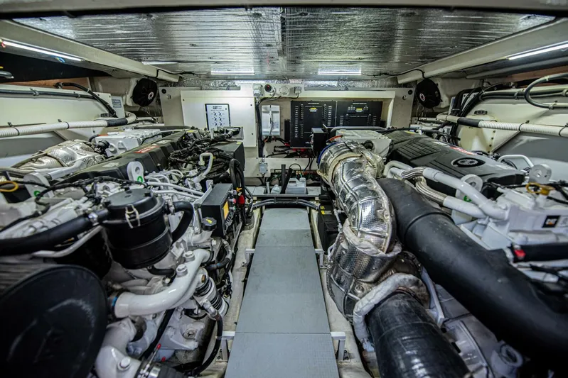 Bob 'n Around Yacht Photos Pics 2018 Sea Ray L550 - Image 65