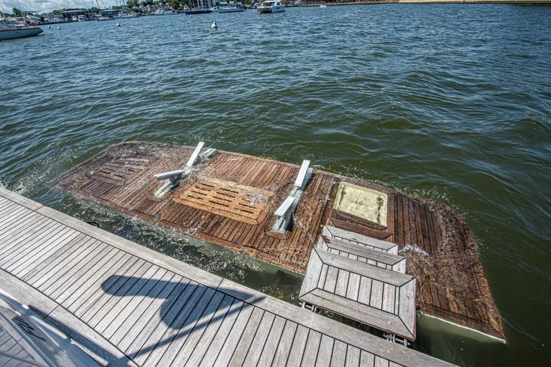 Bob 'n Around Yacht Photos Pics 2018 Sea Ray L550 - Image 17