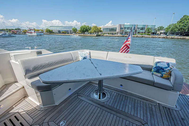 Bob 'n Around Yacht Photos Pics 2018 Sea Ray L550 - Image 23