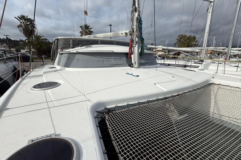  Yacht Photos Pics 2003 Fountaine Pajot Belize 43 catamaran docked, featuring spacious deck and netting.