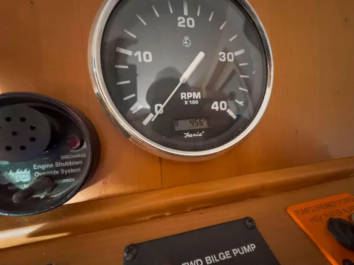 Vitamin Sea Yacht Photos Pics RPM gauge and controls on 2005 Mainship 34 Trawler dashboard.
