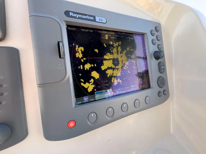 Vitamin Sea Yacht Photos Pics Raymarine C80 radar display on 2005 Mainship 34 Trawler.