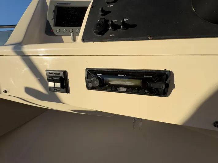 Vitamin Sea Yacht Photos Pics 2005 Mainship 34 Trawler dashboard with Sony stereo and control panel.