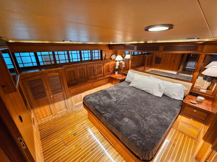 Living With E's Yacht Photos Pics 