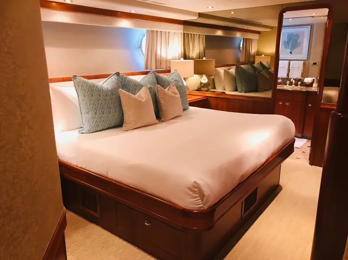 Relentless Yacht Photos Pics 