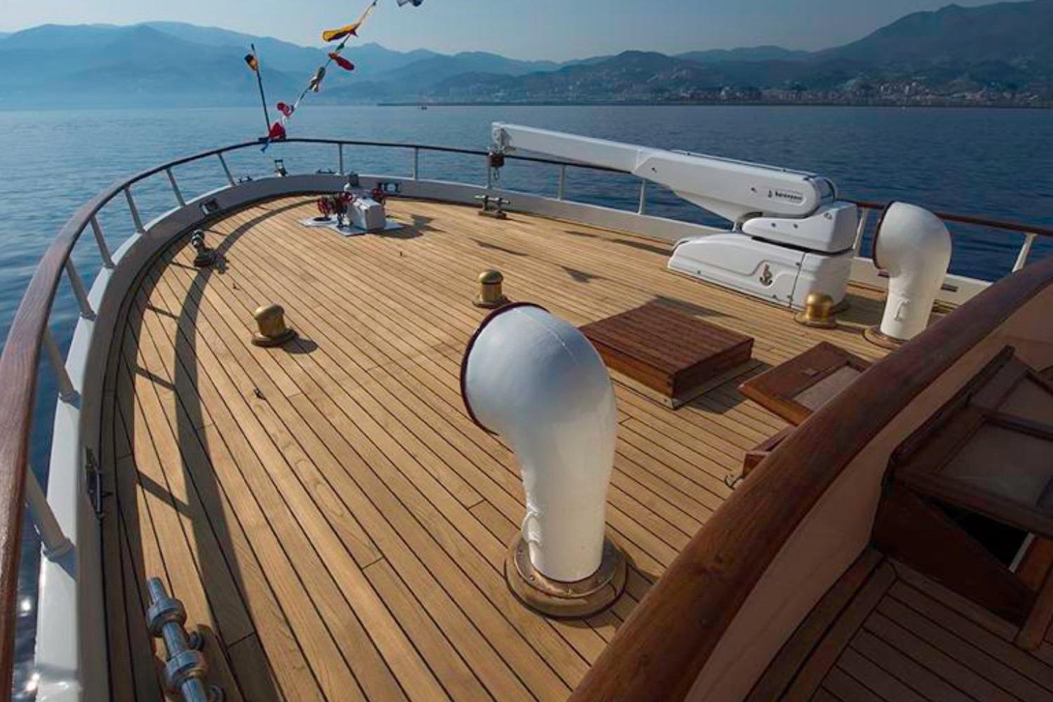 Foredeck – Teak Deck, Bronze Hardware & Tender Crane