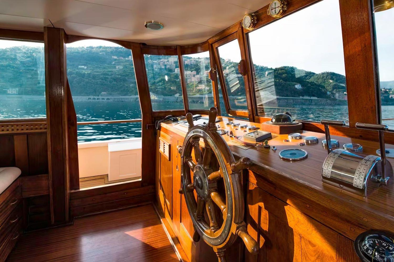 Helm Station – Classic Wheel & Updated Controls