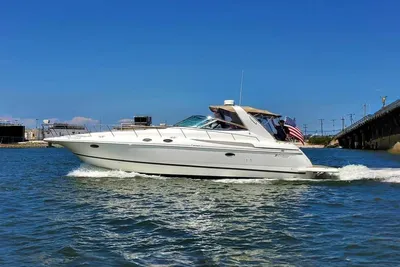 Cruisers Yachts 3870 Esprit