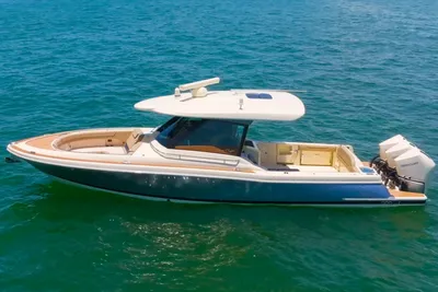 Chris-Craft Calypso 35