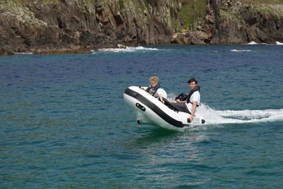 2025 3D Tender FEDERLIGHT 265 HYPALON WHITE ET HOUSSE DE TUBE SUNBRELLA BLACK
