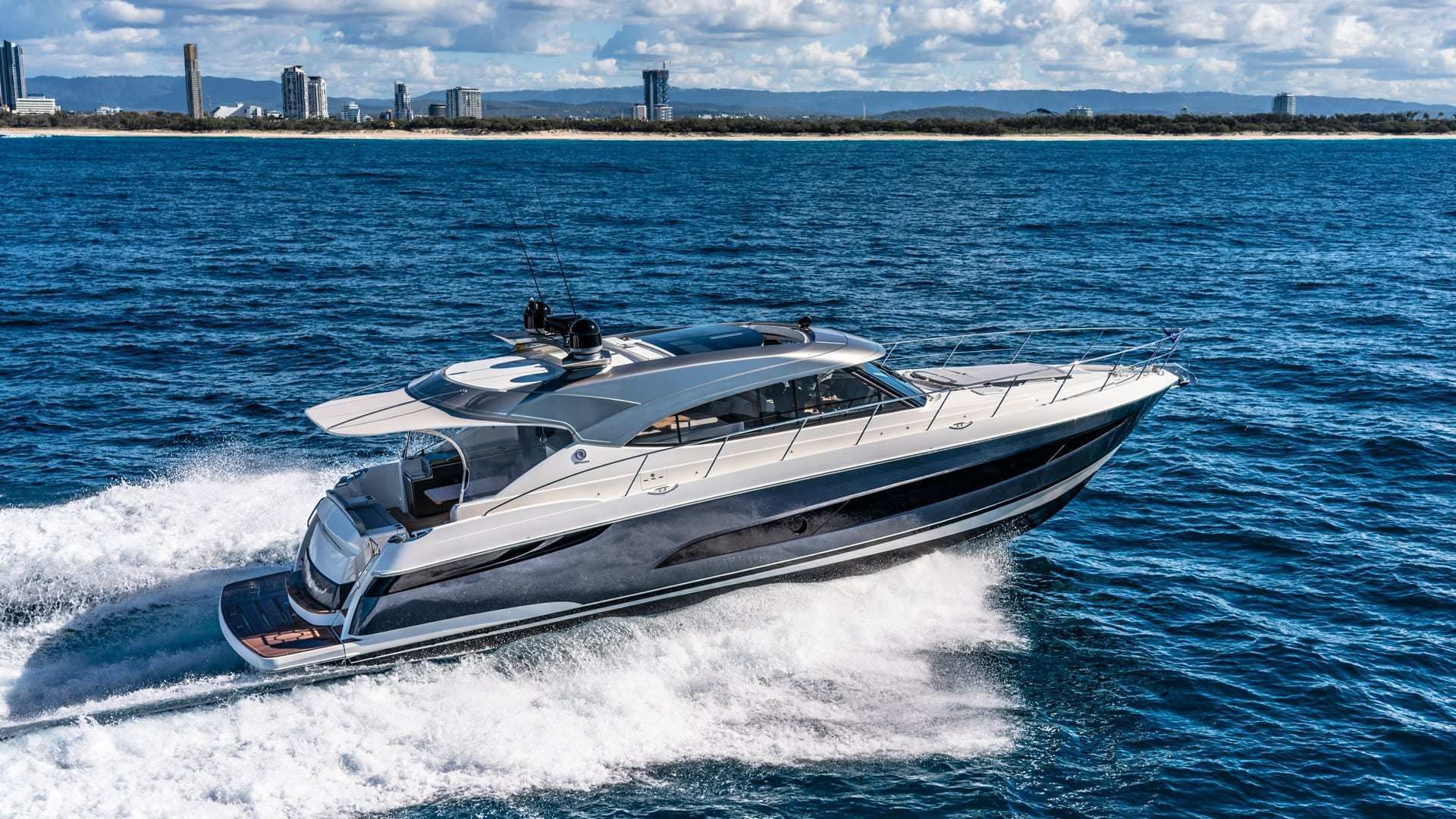 2026 Riviera 5400 Sport Yacht Platinum Edition