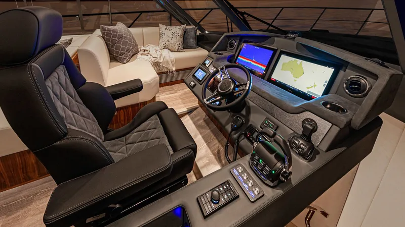  Yacht Photos Pics 2026 Riviera 5400 Sport Yacht Platinum Edition - Image 7