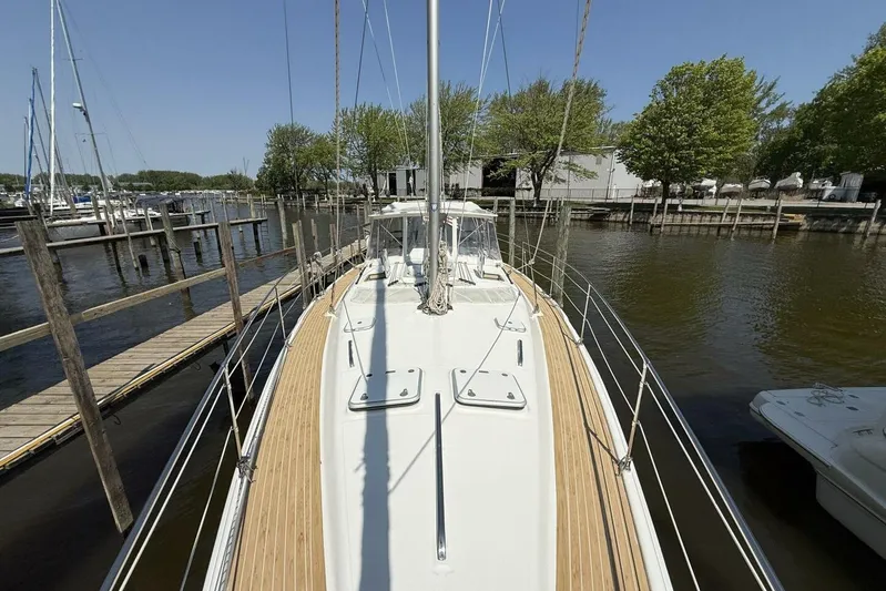  Yacht Photos Pics 2005 Hunter 46LE sailboat docked at marina, featuring sleek deck and clear sky.