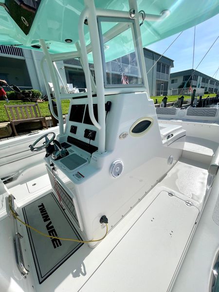 2022 Twin Vee 280CC GFX