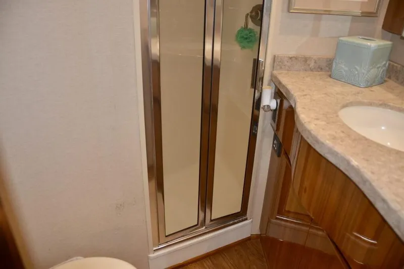 One More Yacht Photos Pics Viking 52 ONE MORE - Master Ensuite Head