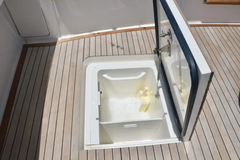 One More Yacht Photos Pics Viking 52 ONE MORE - Cockpit In-Deck Ice Dump