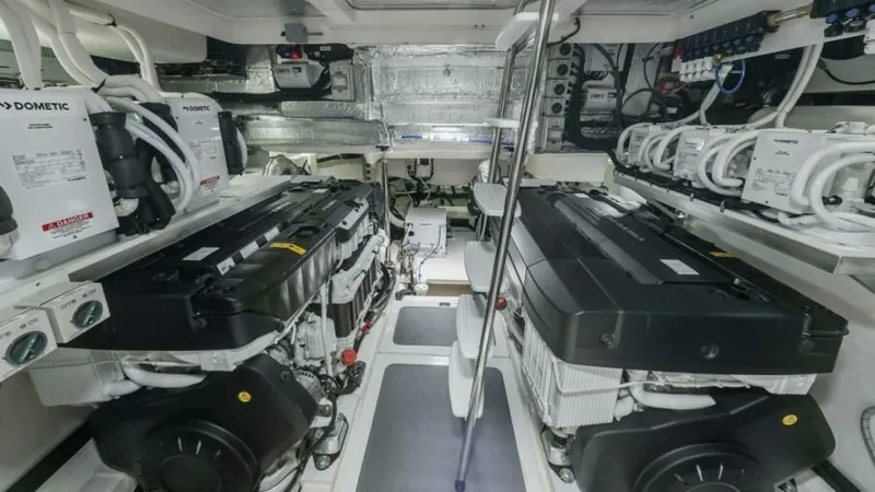  Yacht Photos Pics 2027 Riviera 58 Sports Motor Yacht - Image 27