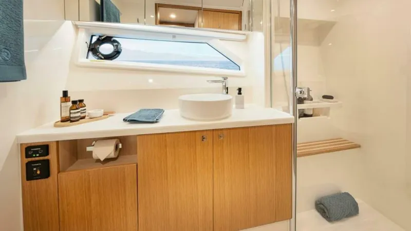  Yacht Photos Pics 2027 Riviera 58 Sports Motor Yacht - Image 20