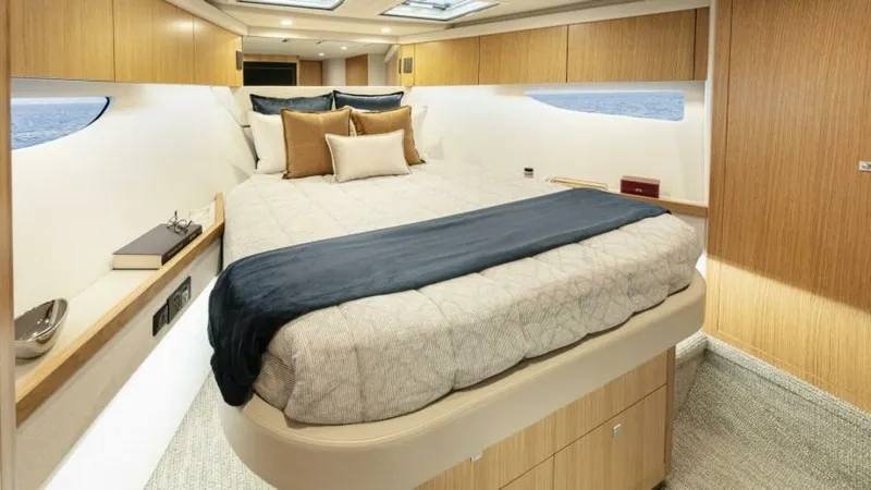  Yacht Photos Pics 2027 Riviera 58 Sports Motor Yacht - Image 22