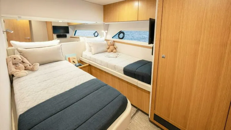  Yacht Photos Pics 2027 Riviera 58 Sports Motor Yacht - Image 25