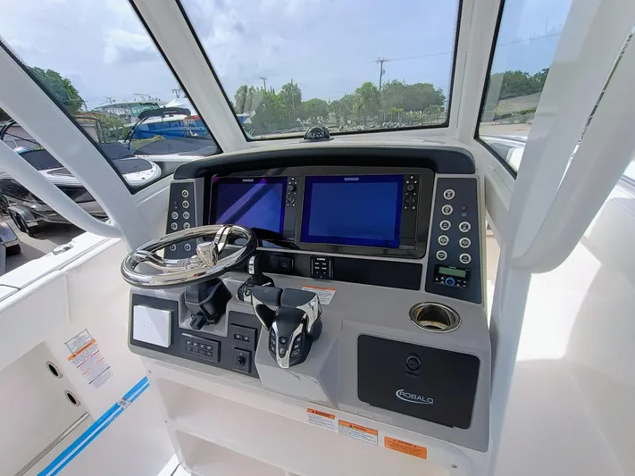 270-152 Yacht Photos Pics 2025 Robalo R270 Center Console boat dashboard with dual screens and steering wheel.