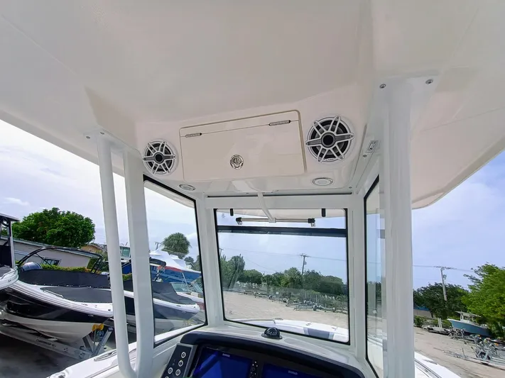 270-152 Yacht Photos Pics 2025 Robalo R270 Center Console boat interior with speakers and navigation equipment.