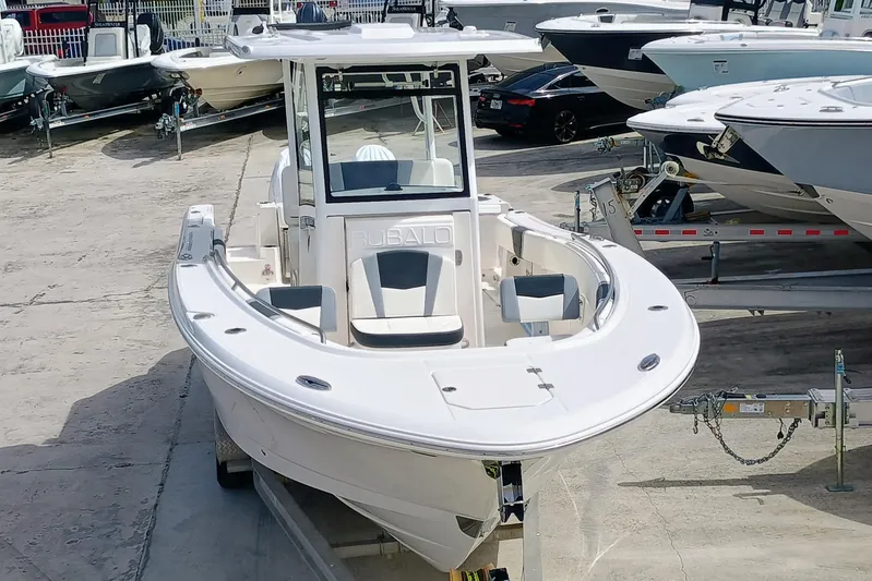 270-152 Yacht Photos Pics 2025 Robalo R270 Center Console boat on display at a marina.