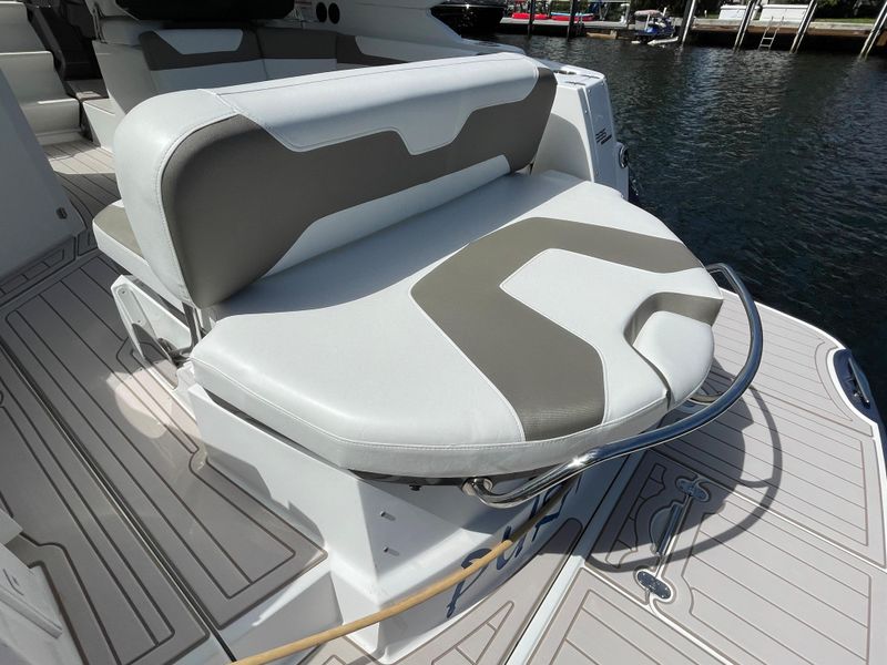 2016 Monterey 335 Sport Yacht