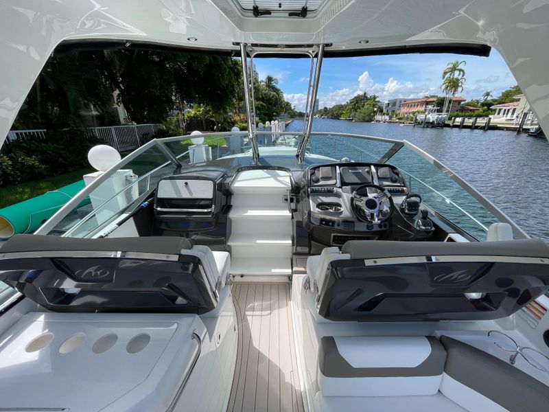 2016 Monterey 335 Sport Yacht