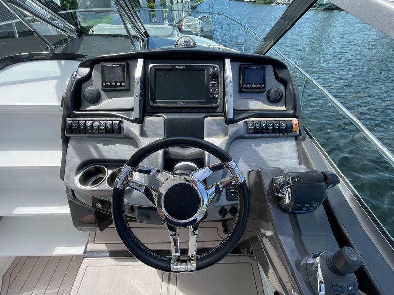 2016 Monterey 335 Sport Yacht