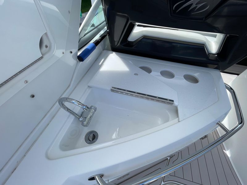 2016 Monterey 335 Sport Yacht