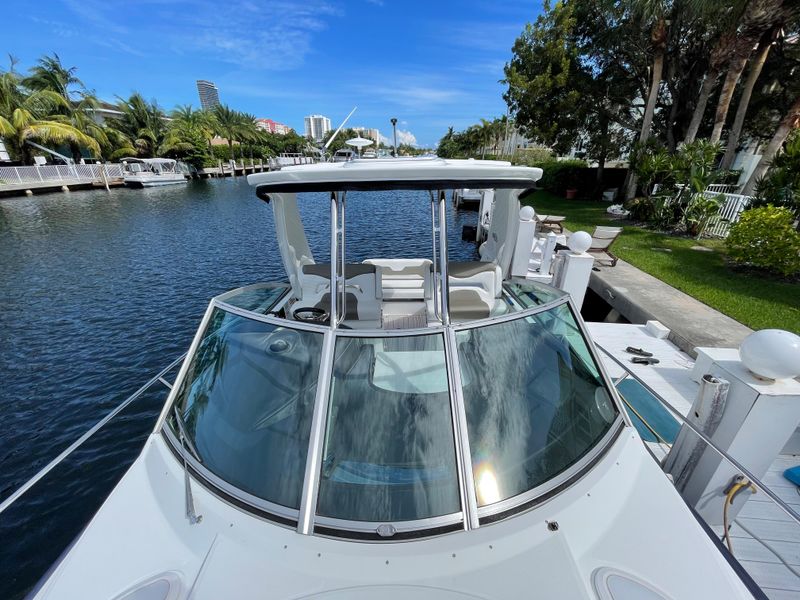 2016 Monterey 335 Sport Yacht